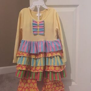 Ruffle outfit , NWOT, 3t/4t, fits a small 5.